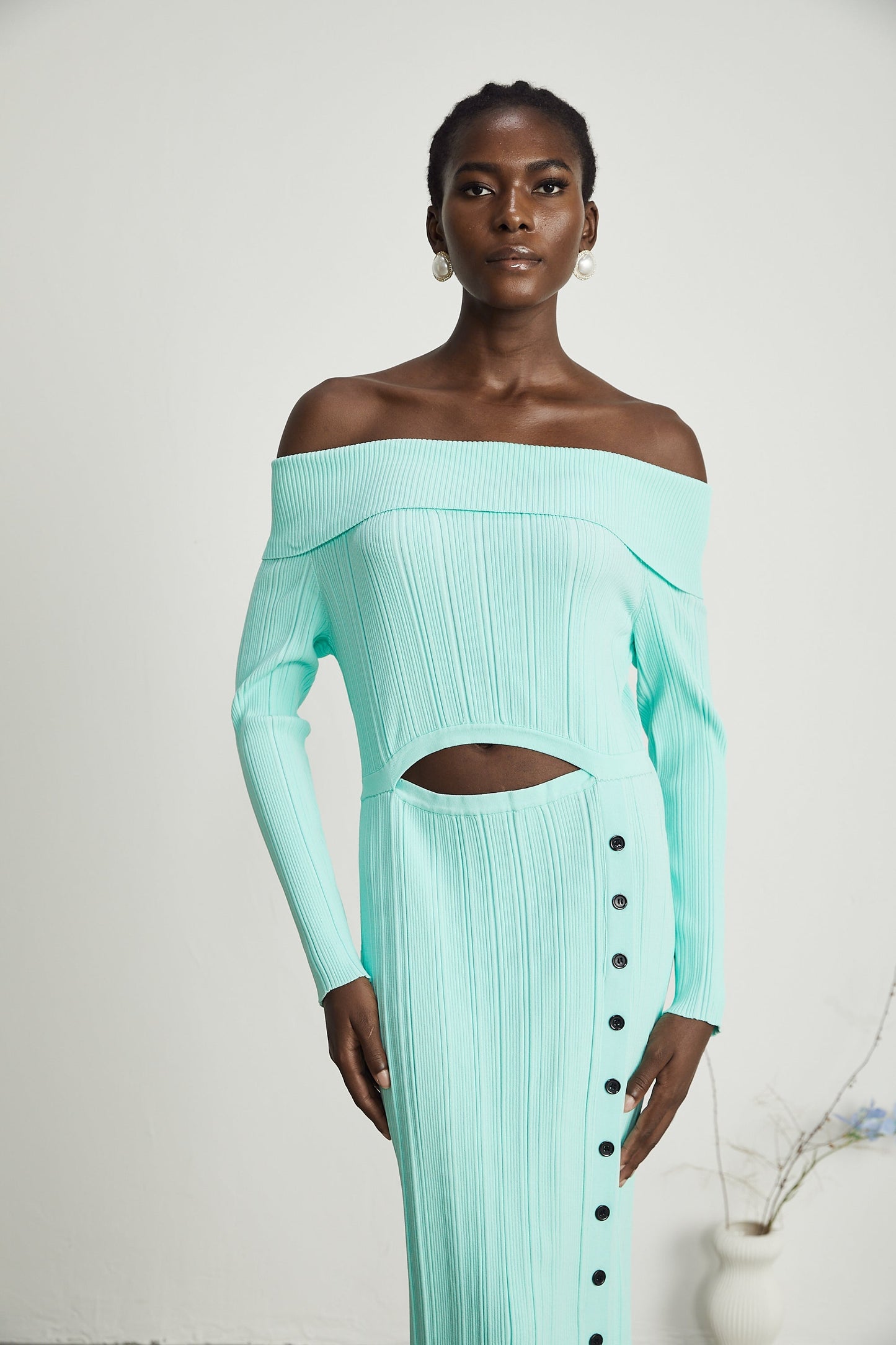 Carmen Omuzları Açık Örme Midi Elbise