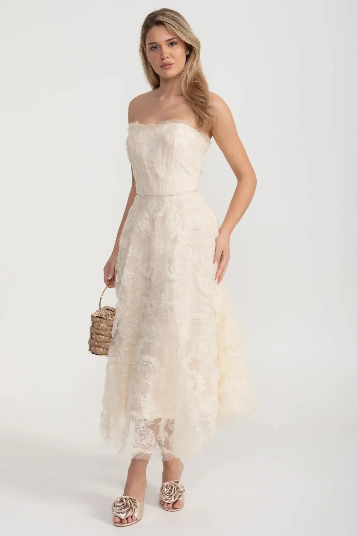 Straplez Dantel Elbise, Dar Korse ve Çiçek Motifli - Fildiş