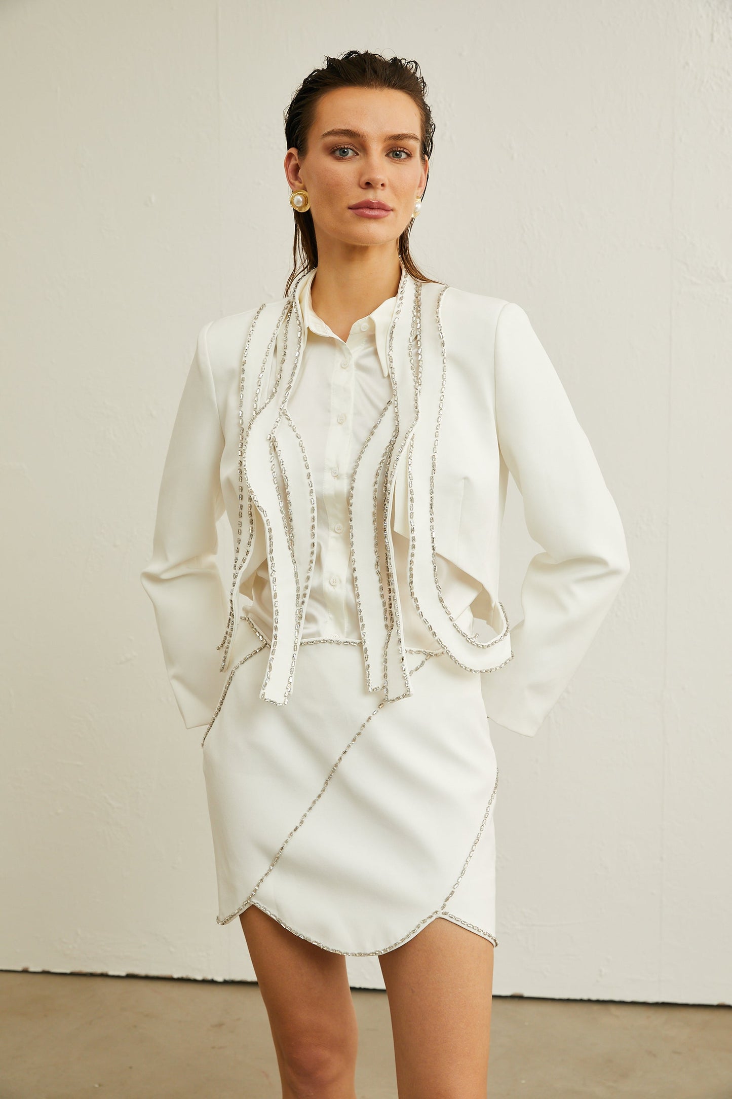 Ève Kristal Süslemeli Ceket Ve Etek Eşleştirme Seti Beyaz