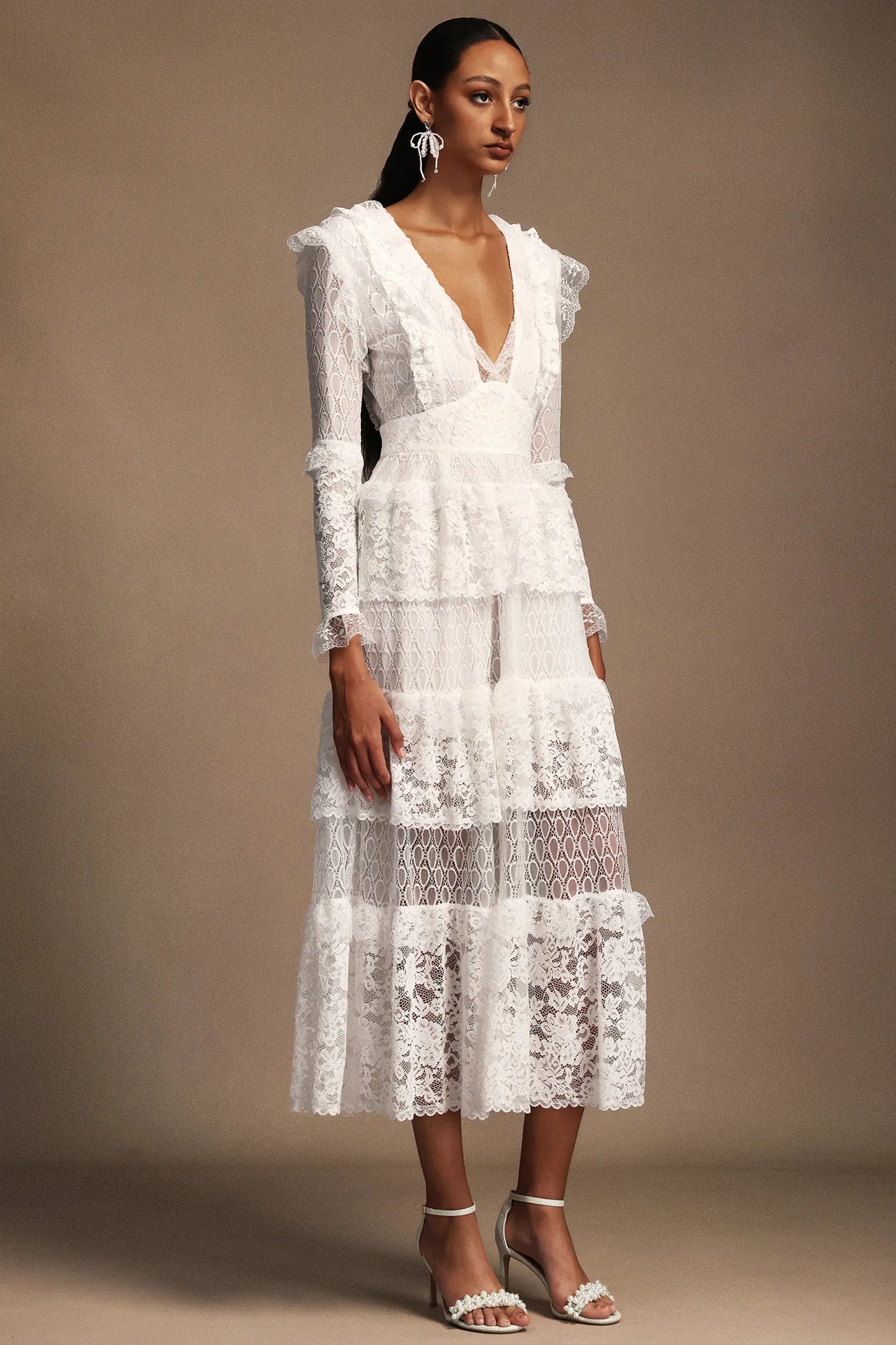 Solvia V Yaka Uzun Kollu Katmanlı Dantel Midi Elbise