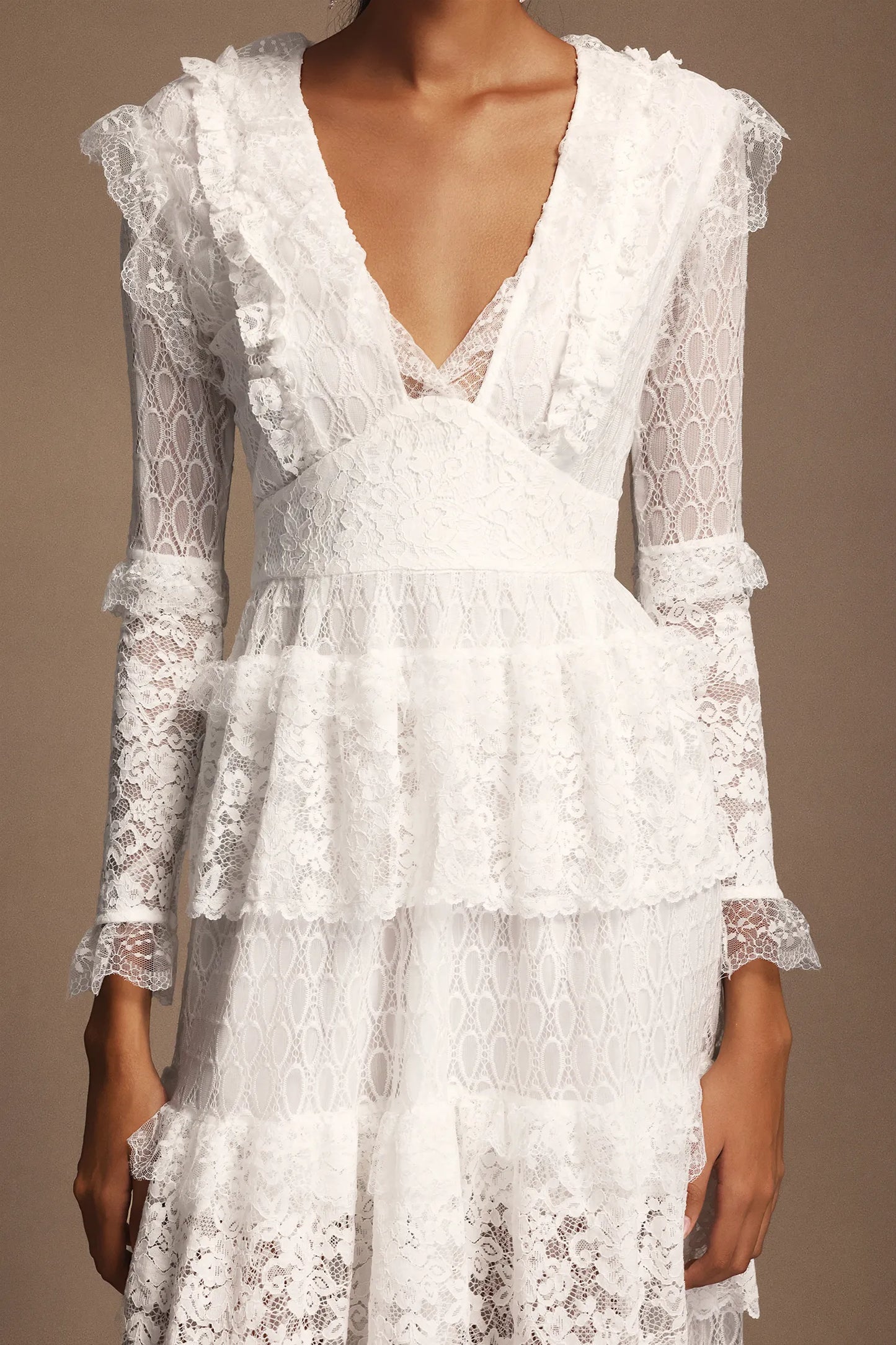 Solvia V Yaka Uzun Kollu Katmanlı Dantel Midi Elbise