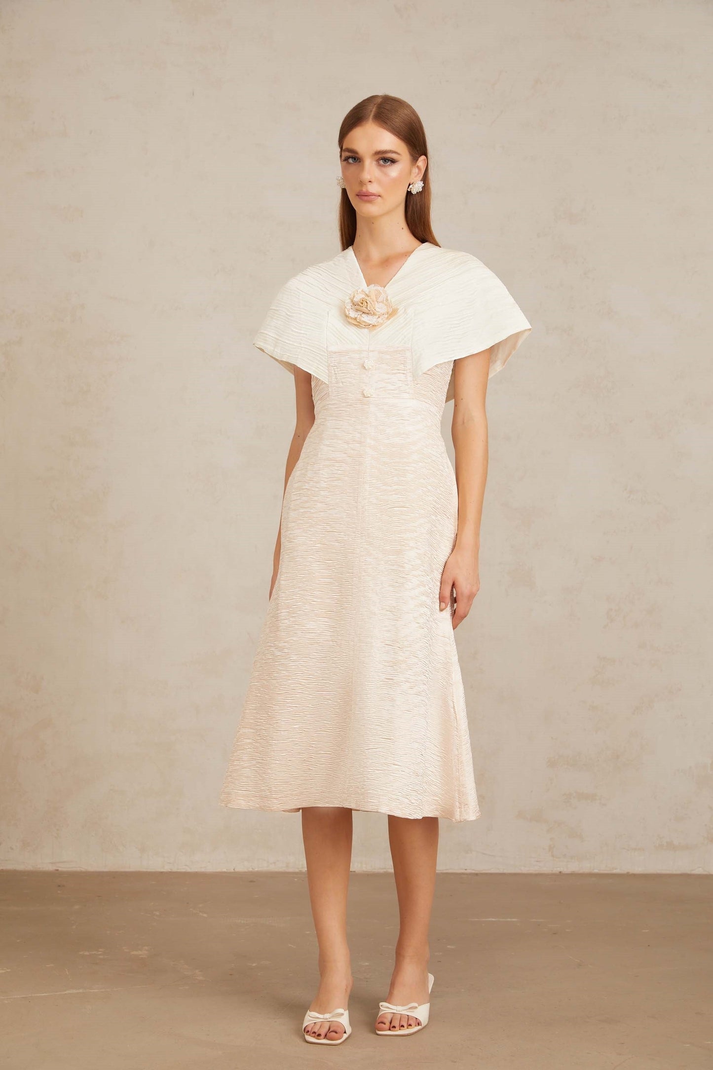 Clémence 3D Yapraklı Beyaz Dokulu Midi Elbise