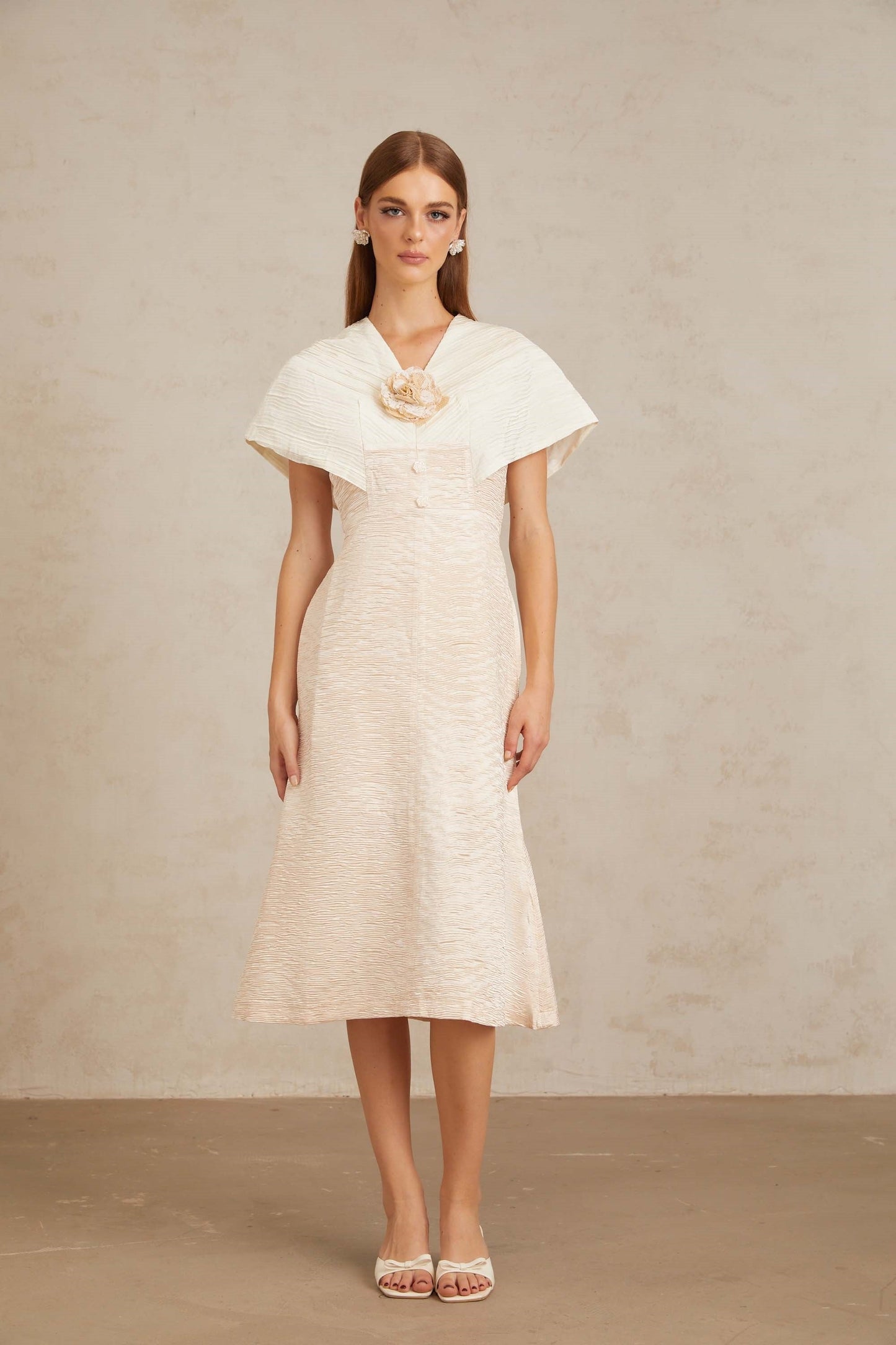 Clémence 3D Yapraklı Beyaz Dokulu Midi Elbise