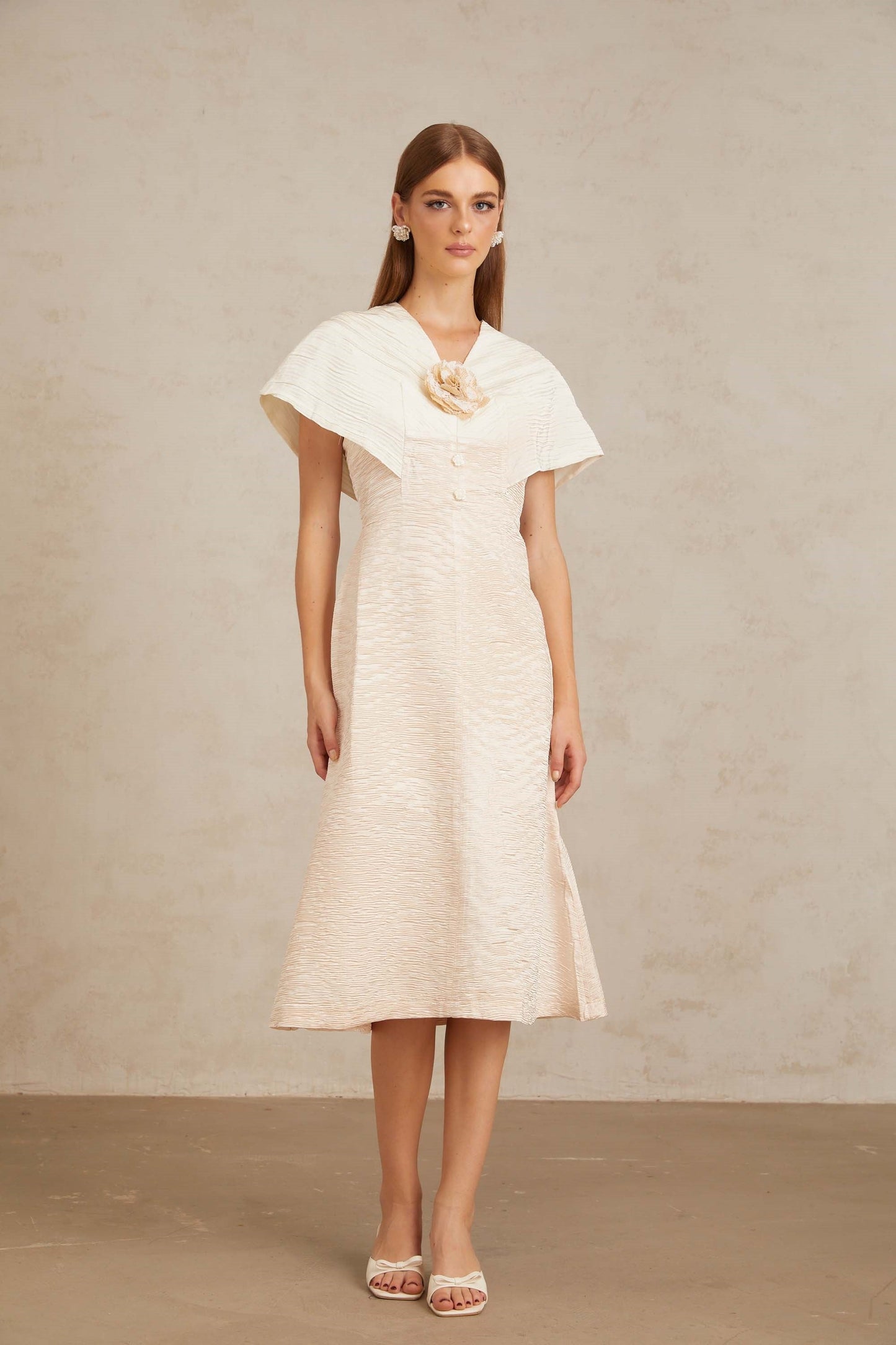 Clémence 3D Yapraklı Beyaz Dokulu Midi Elbise