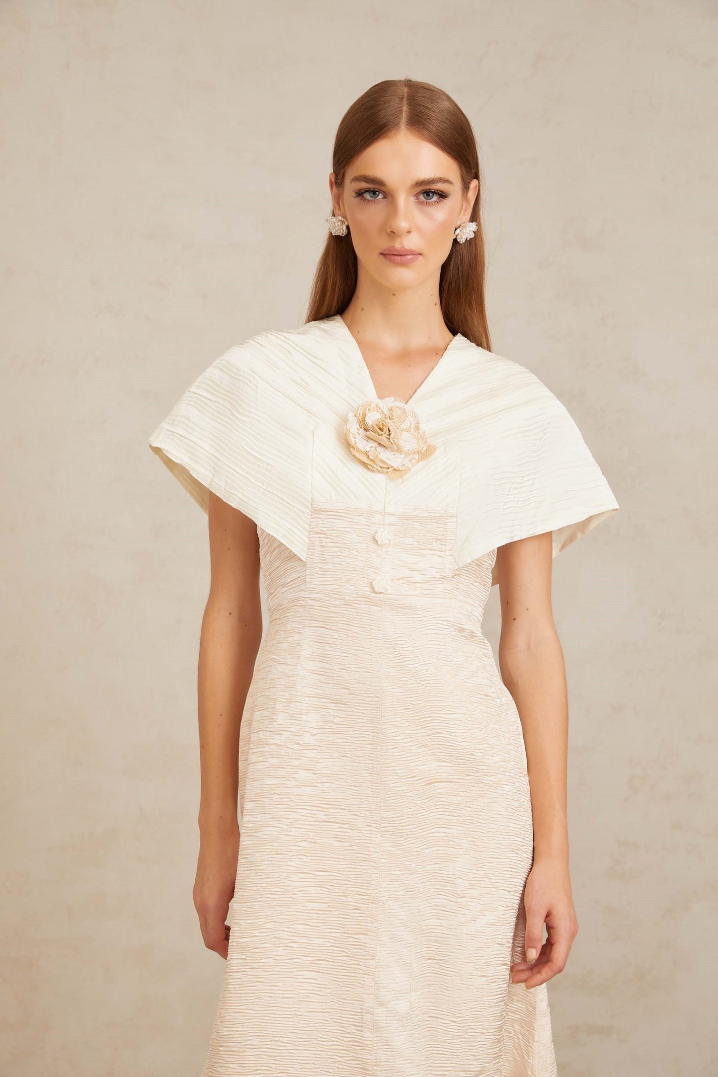 Clémence 3D Yapraklı Beyaz Dokulu Midi Elbise