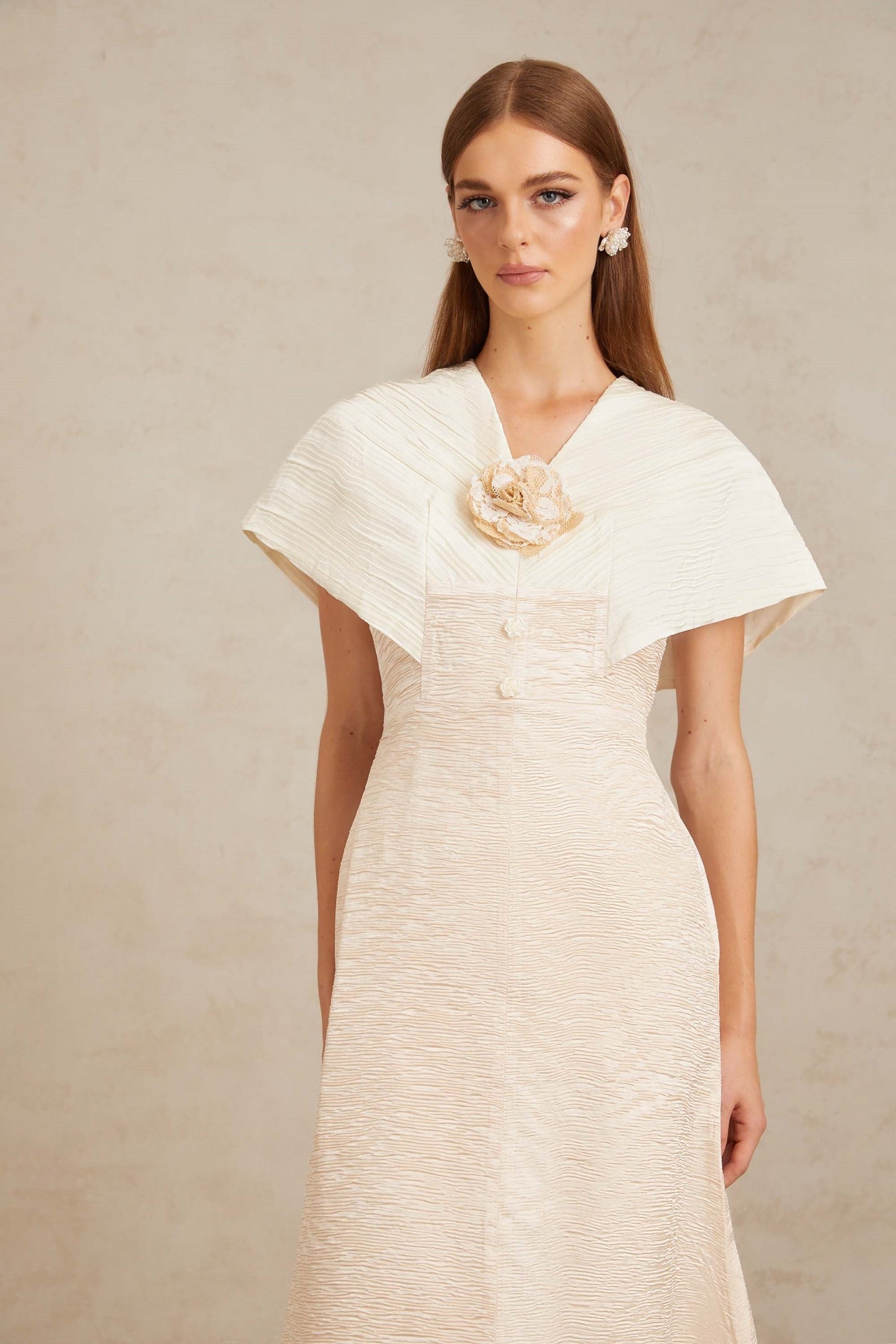 Clémence 3D Yapraklı Beyaz Dokulu Midi Elbise