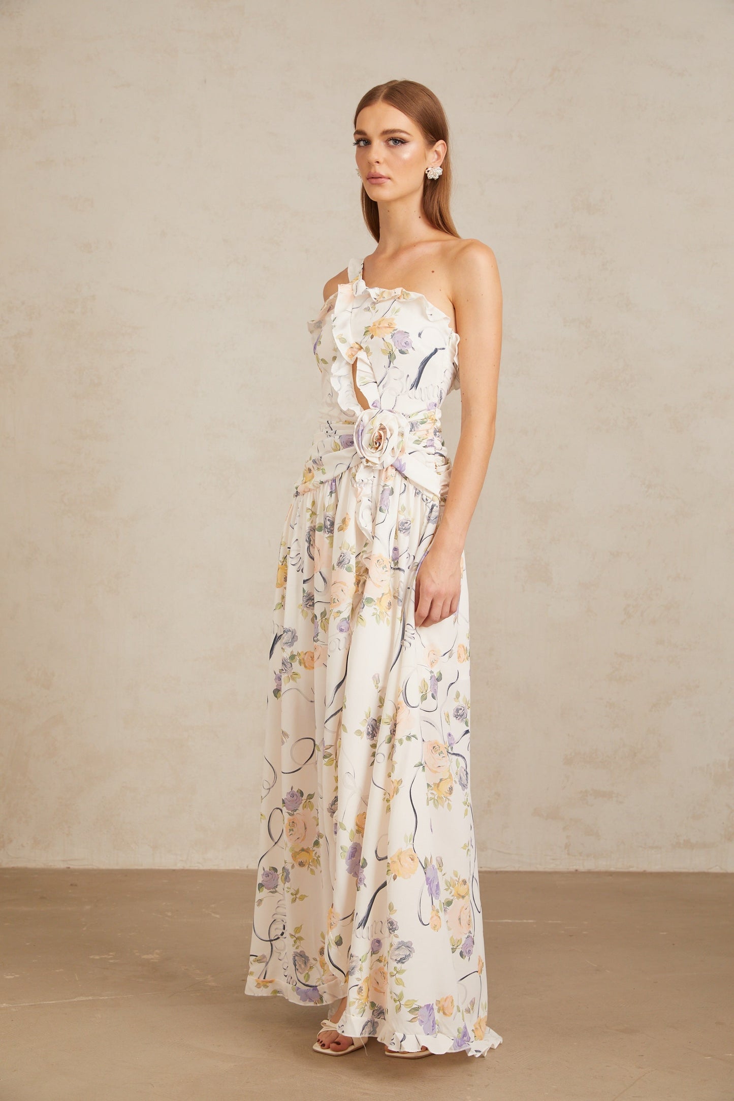 Noémie Nötr Çiçek Desenli Fırfırlı Uzun Elbise