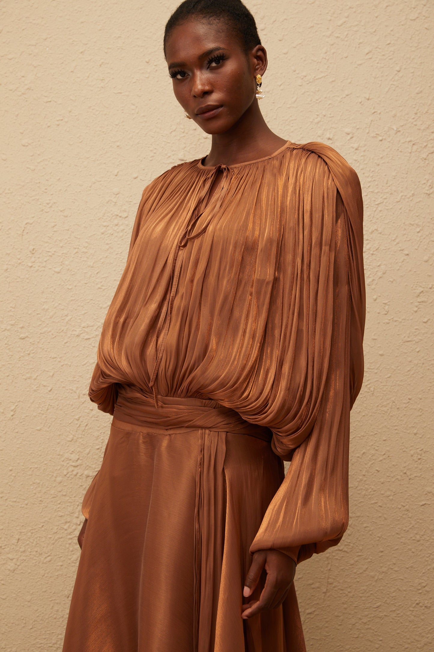 Eugénie Kahverengi Pileli Volanlı Uzun Elbise