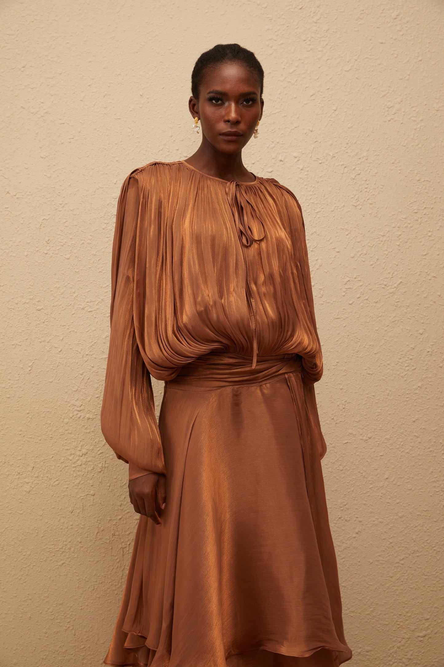 Eugénie Kahverengi Pileli Volanlı Uzun Elbise