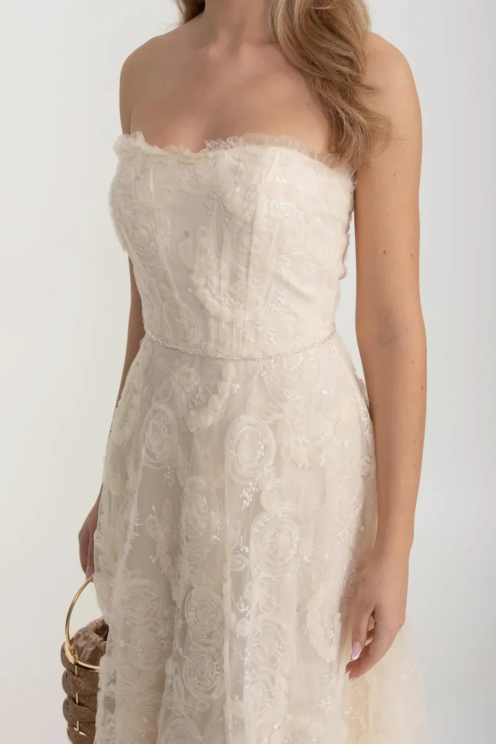 Straplez Dantel Elbise, Dar Korse ve Çiçek Motifli - Fildiş