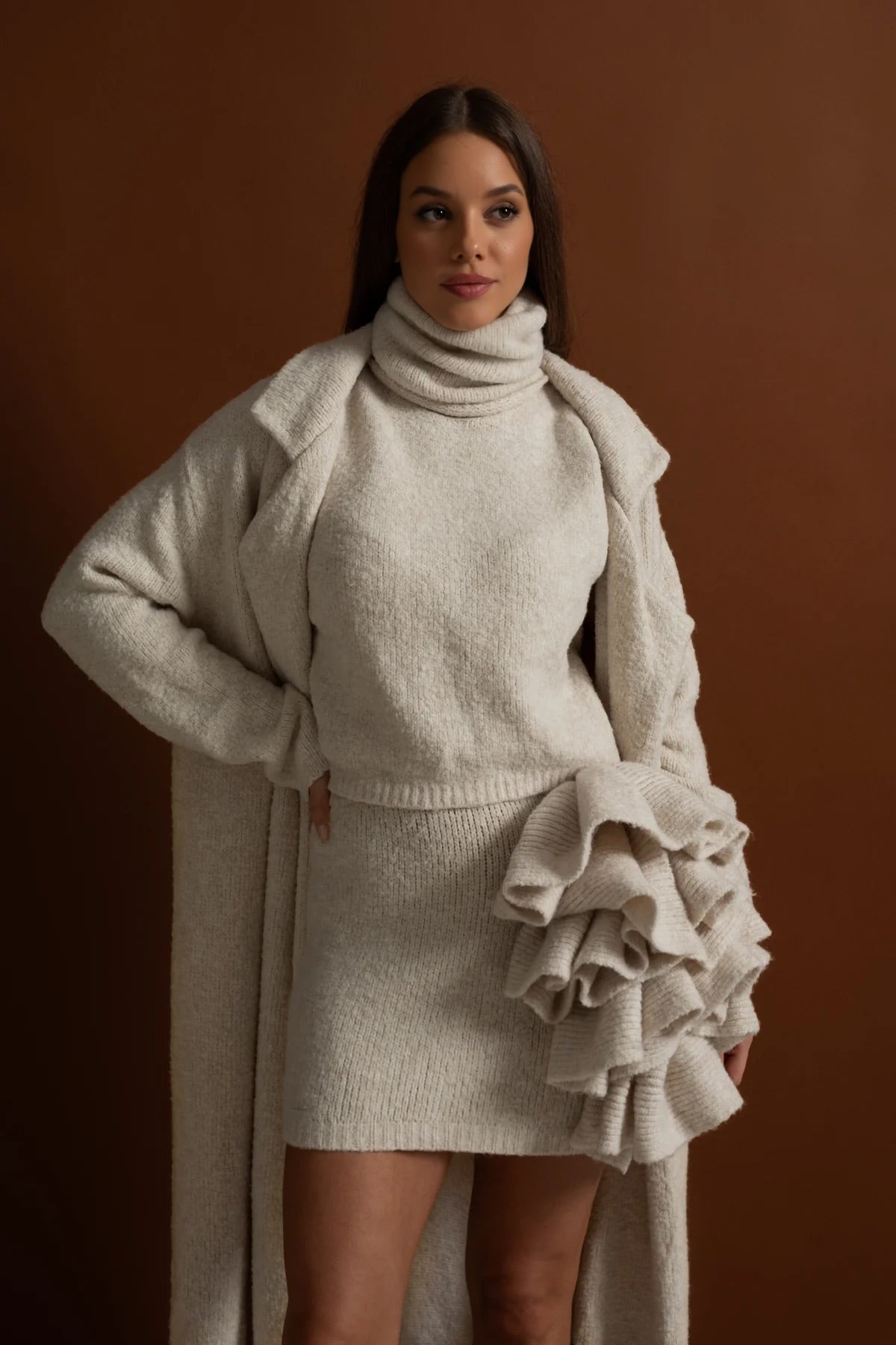 Elsa Kaşmir Heykelsi Volan Detaylarına Sahip Örme Üç Parçalı Takım