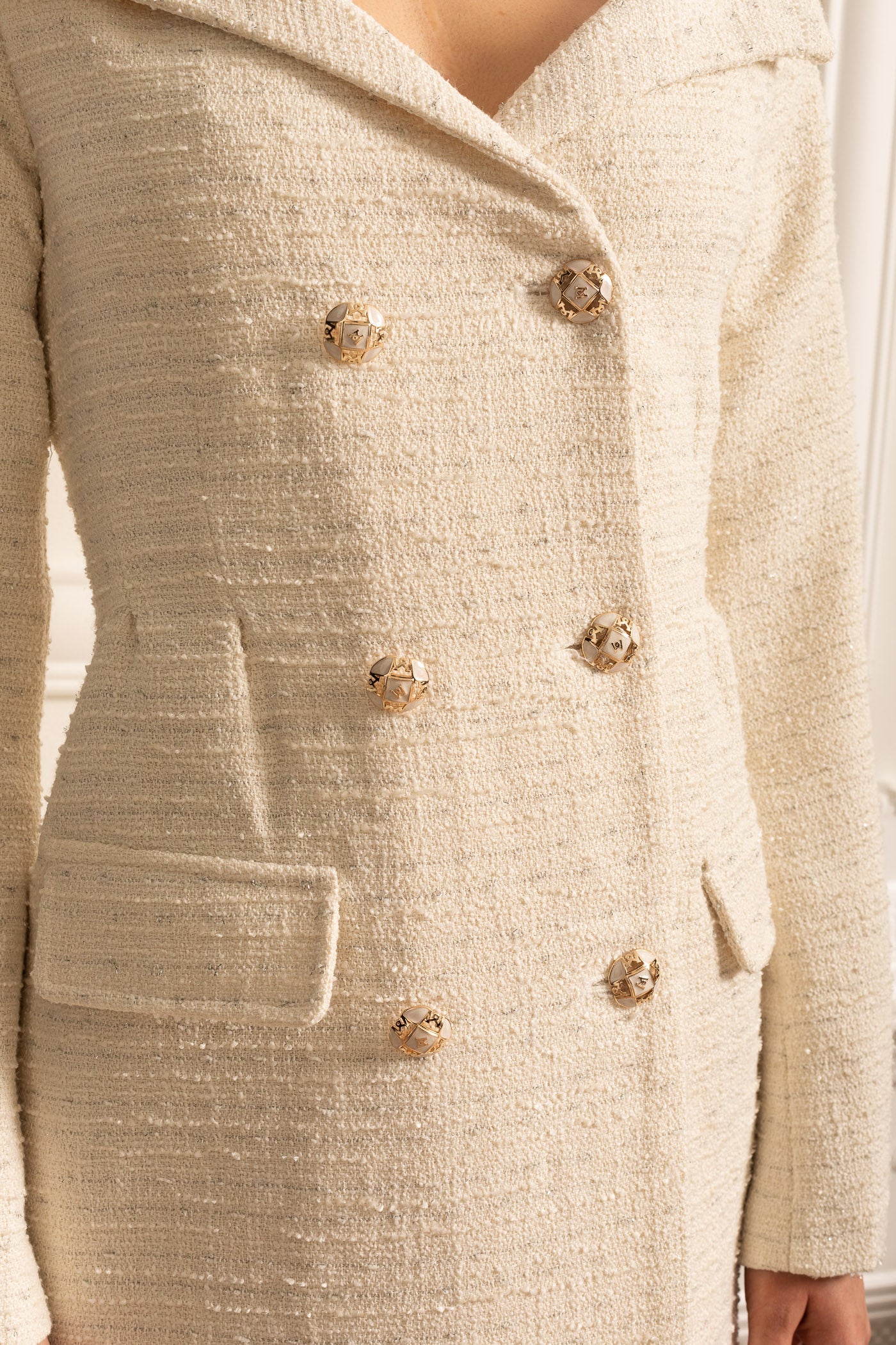 Dekoratif Altın Düğmeli Kruvaze Dokulu Elbise