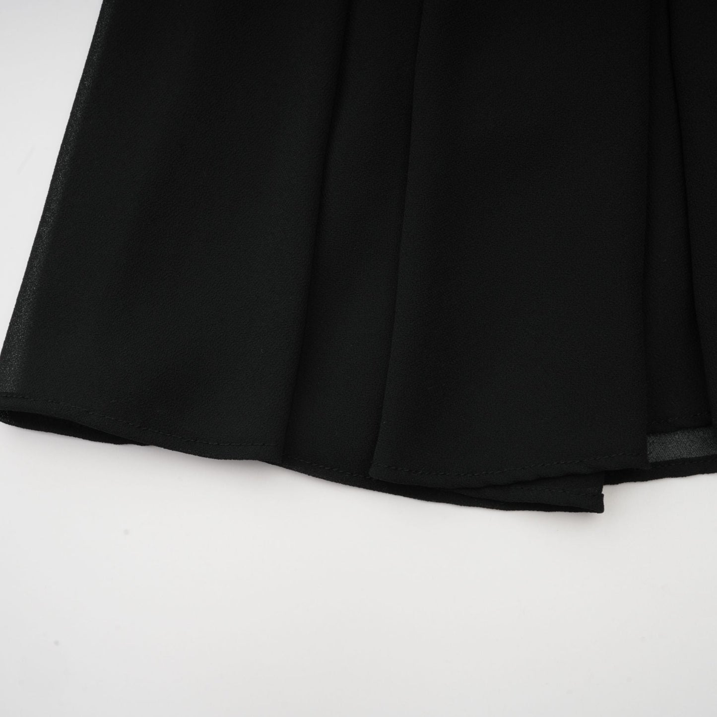 Viviane Siyah Pileli Düğmeli Ön Midi Elbise