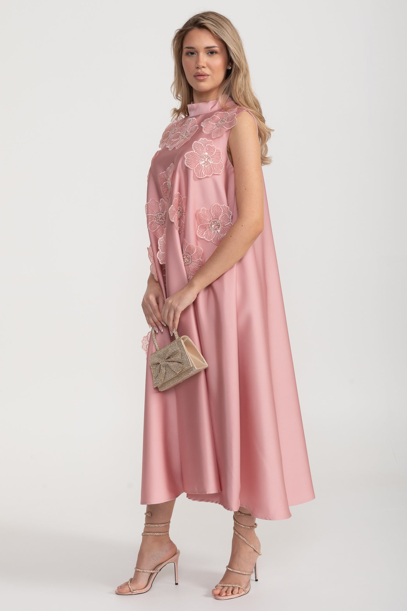 Émilie İşlemeli Kolsuz Çiçek Aplikeli Maxi Elbise