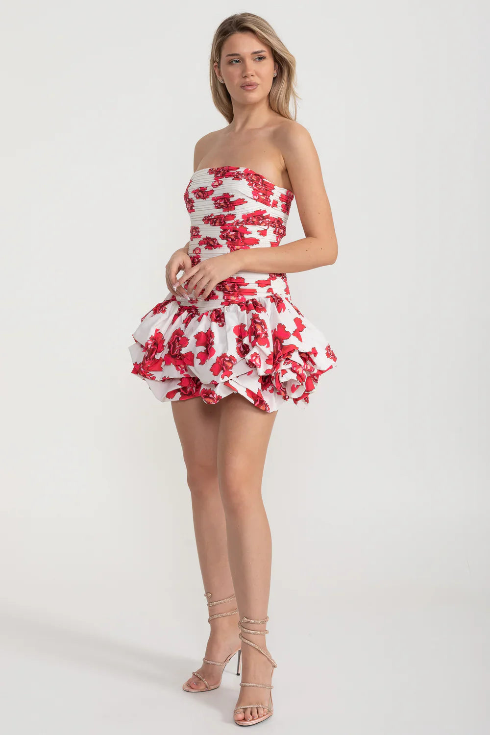 Büzgülü Korse ve Hacimli Balon Etek Ucuna Sahip Mini Elbise - Beyaz/Kırmızı
