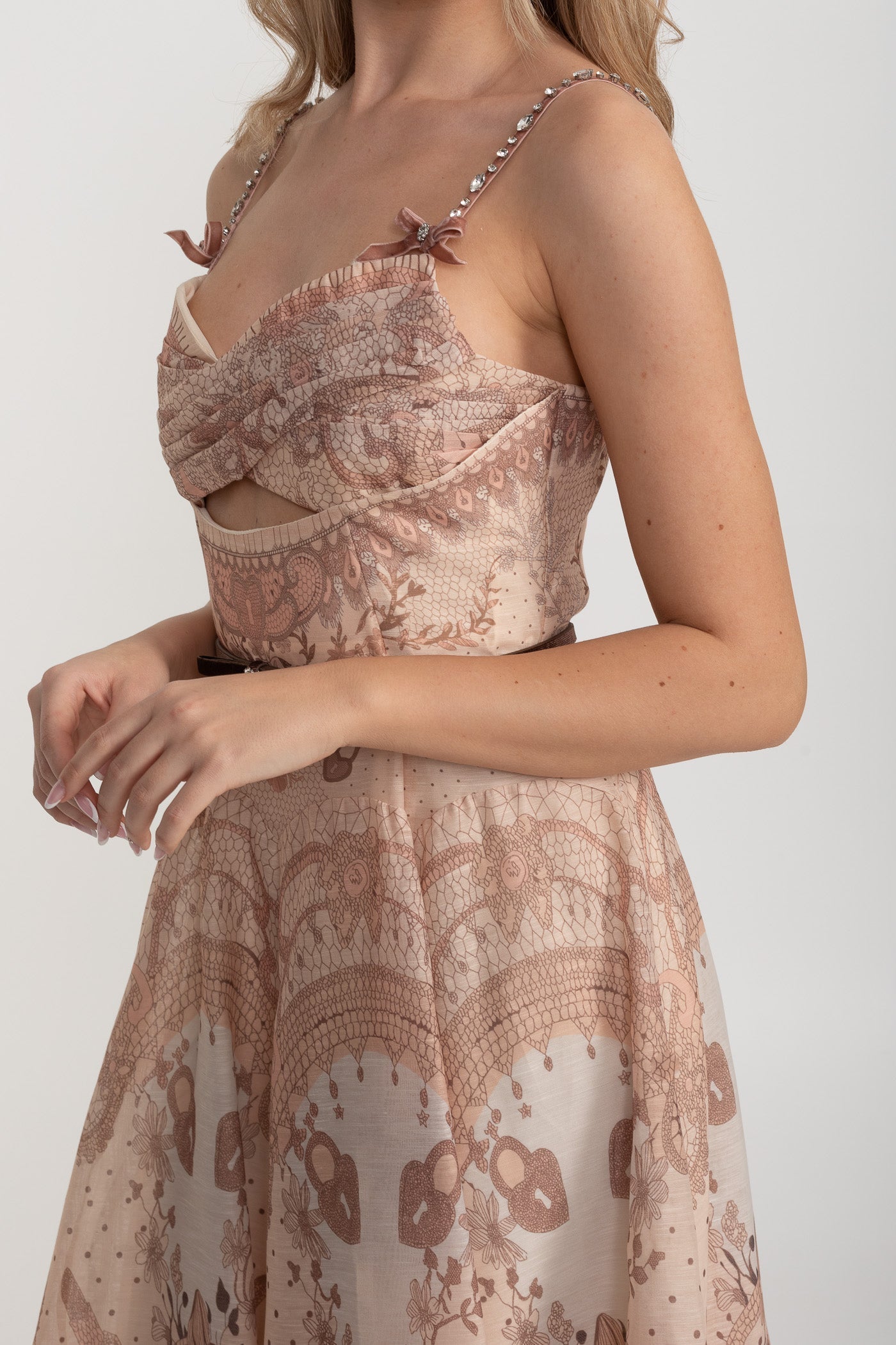 Baskılı Kesik Korse Uzun Elbise Siyah Bel Bantlı - Kahverengi